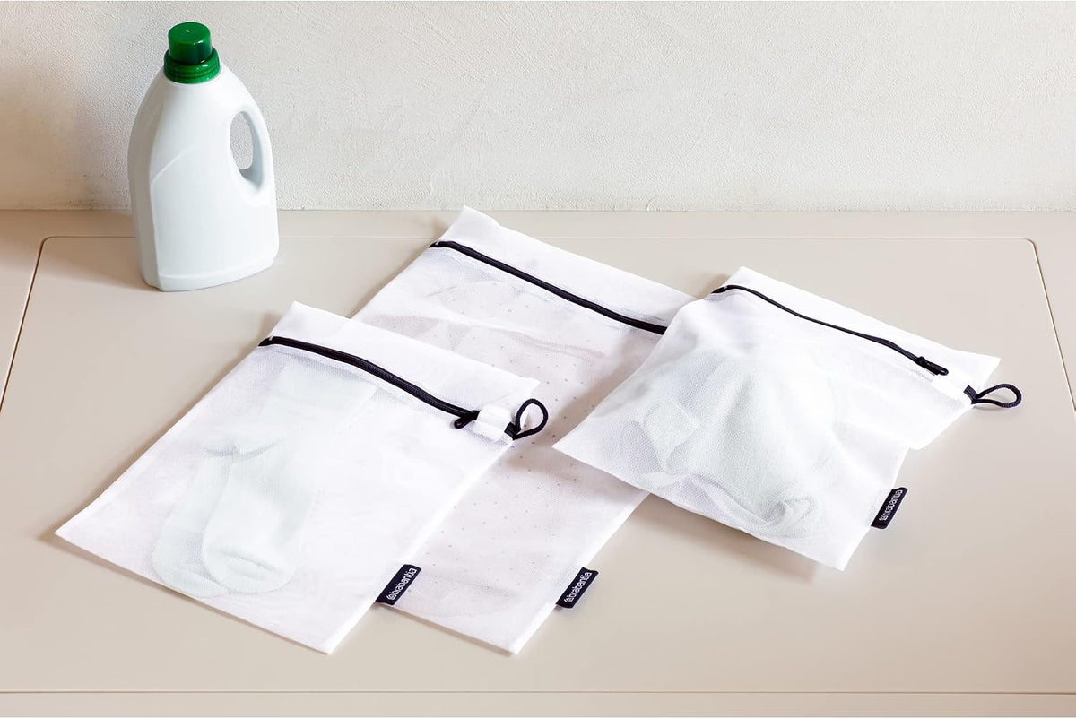 Brabantia 3-Pack Mesh Zip Up Laundry Bags (White) for Washing Machine Delicates, Face Masks, Socks, Bras (1 x Medium, 2 x Small) Organizer, Travel Bags